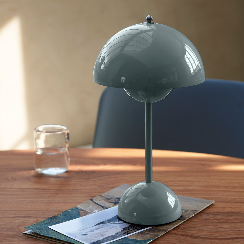 &Tradition Flowerpot VP9 Portable LED Table Lamp