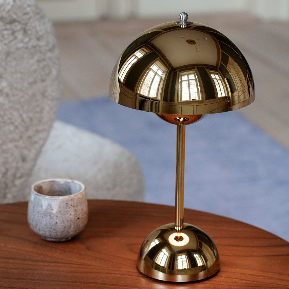 &Tradition Flowerpot VP9 Portable LED Table Lamp