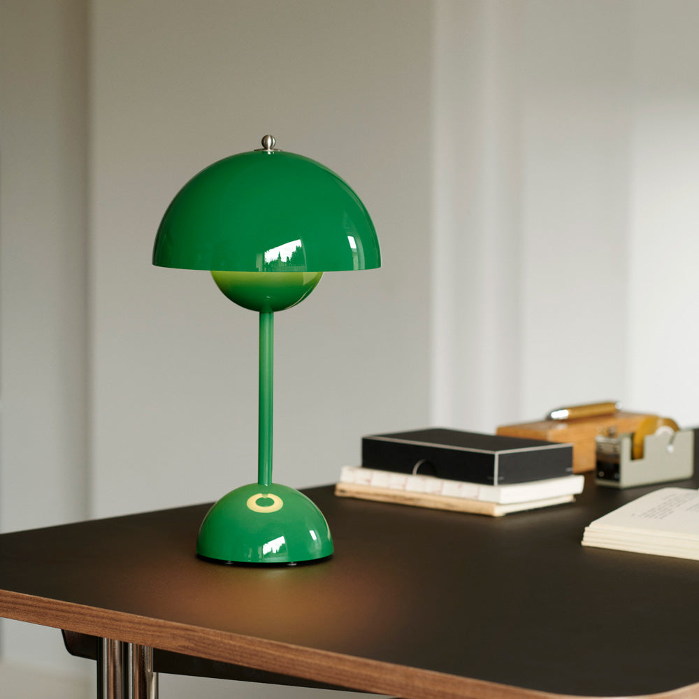 &Tradition Flowerpot VP9 Portable LED Table Lamp