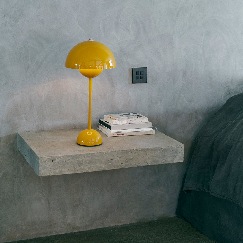 &Tradition Flowerpot VP3 Table Lamp